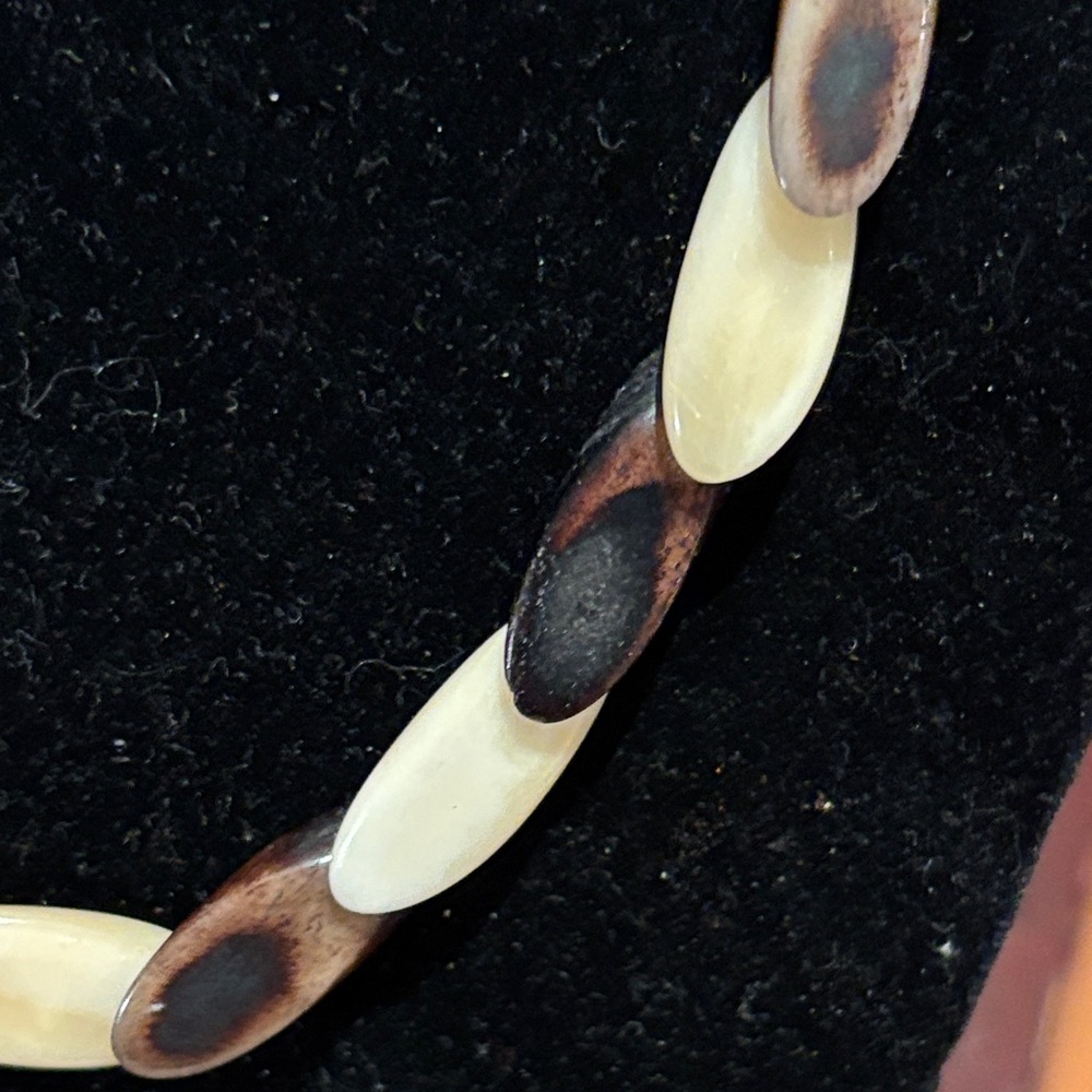 Elegant Two-Tone Necklace ivory - Picture 2 of 7